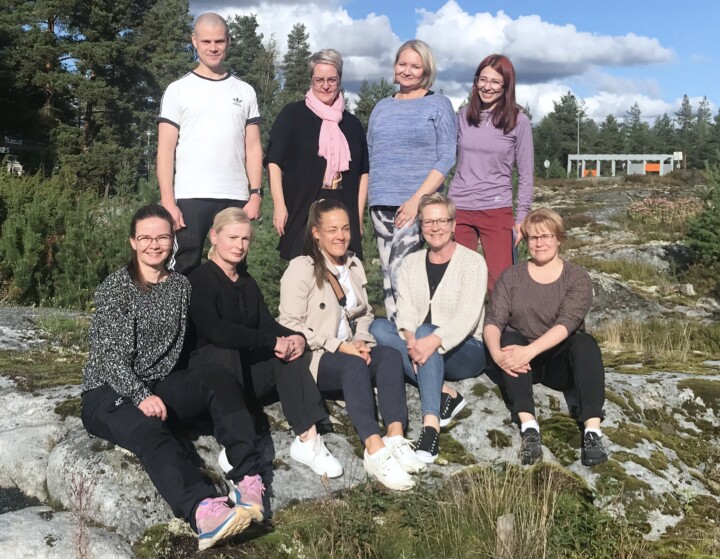 Vuonna 2023 valmistuneiden kouluttajien ryhmäkuva